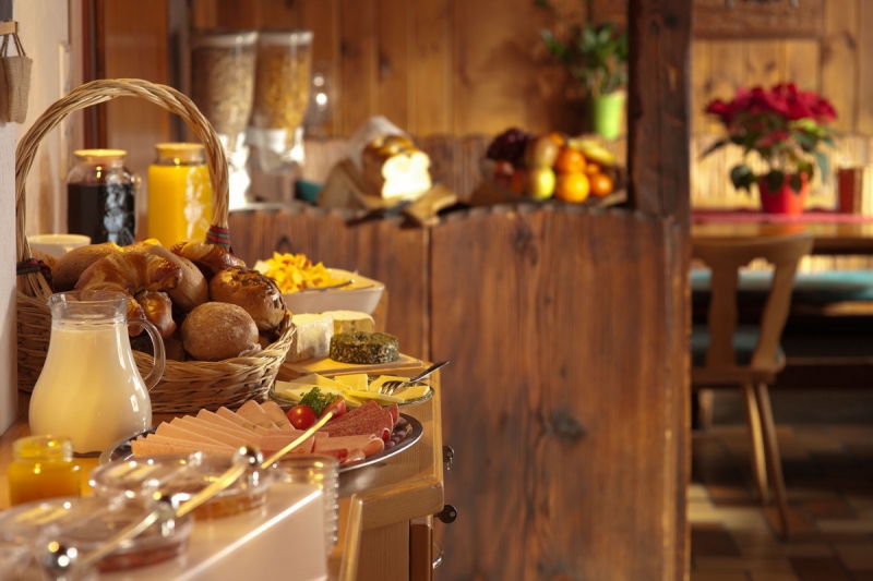 brasserie-LA CADIERE D AZUR-min_breakfast_buffet_food_restaurant_meal_hotel_plate_fresh-718745